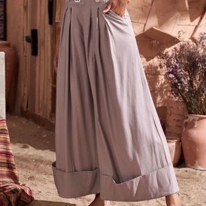 Lilac pleated pants with belt